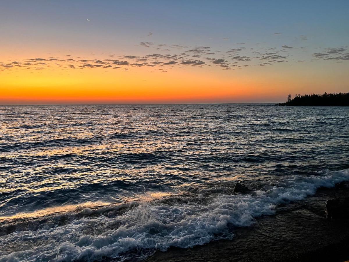 Shoreline Inn Grand Marais Ngoại thất bức ảnh